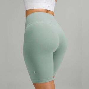 Lululemon Wunder Train Contour Fit High-Rise Short 8"